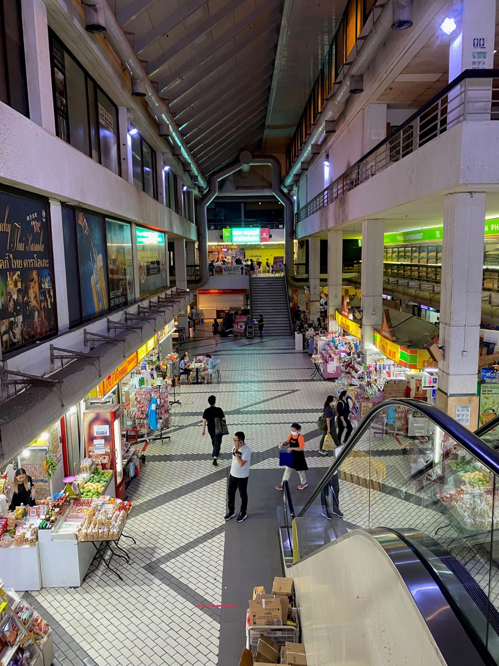 Golden Mile Complex Shops